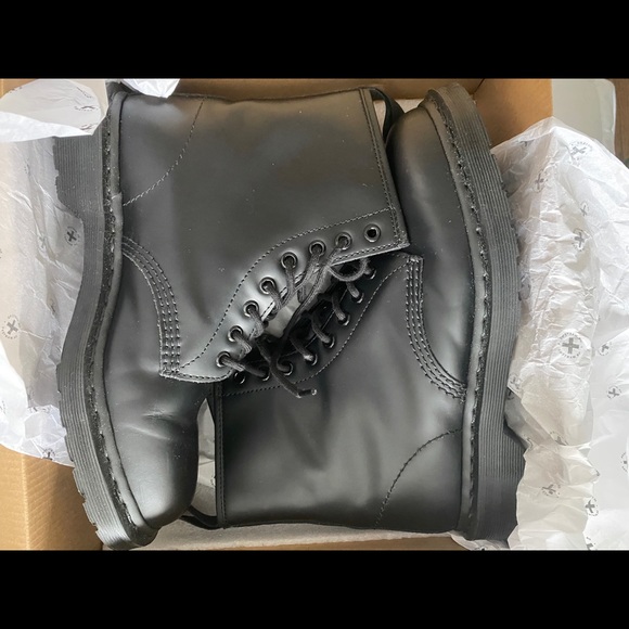 Doc Martens Mono Smooth Leather Boots in Black - Picture 2 of 4